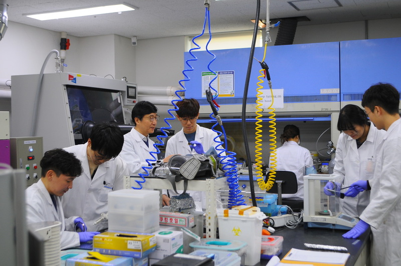 성균관대학교 에서 당사 글로브박스를 사용중입니다.